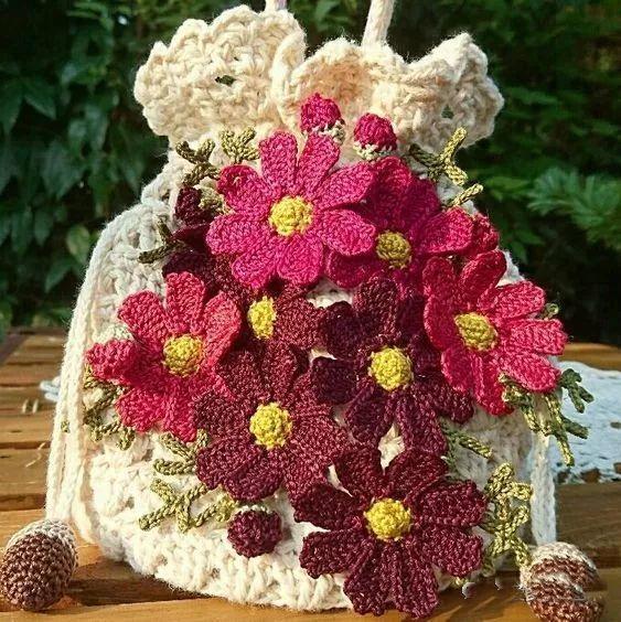 小花片 55款超美的钩花包包,只要会钩不同的花,拼缝在一起,就能做出