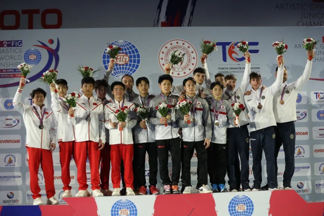 中国队摘得体操世青赛男团银牌
