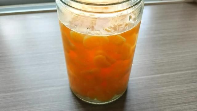 家里有橘子，把它做成橘子罐头，健康无添加，酸酸甜甜，老少都爱