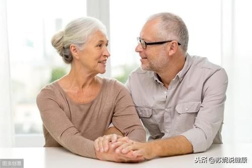骨骼|骨质疏松该怎么办?提醒:多吃4种食物,骨质越来越好