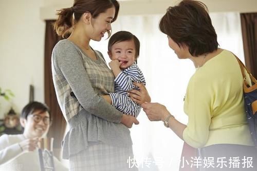 四胞胎|候诊室里的四胞胎孕妇:如此奋力,却只为生一个男孩