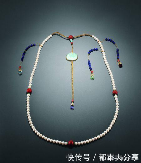 手串如何戴出高贵气质这个配饰很重要