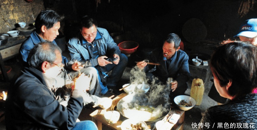 秦岭秘境一62岁老人独居山中，每隔1月出山一次，顿顿餐中有野猪腊肉！