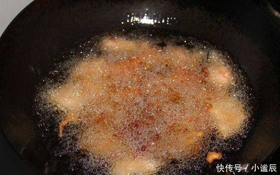 萝卜|60岁奶奶炸萝卜丸子:调面糊时,不加水只加它,丸子又香又脆