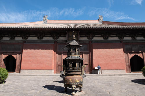 山西大同这座寺庙，历史超过千年，仍保留辽金古建筑