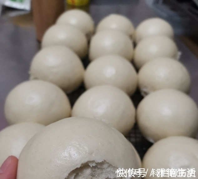 教你做好吃的戗面馒头,叠一叠擀一擀层次多,松软耐嚼层次多,太香了