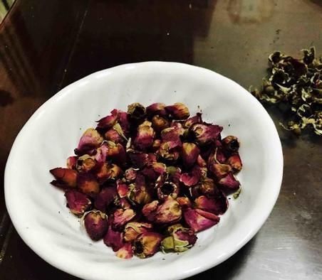 气色|掉发、白发、气色不好的,每周拿“它”当零食吃,显年轻还助睡眠