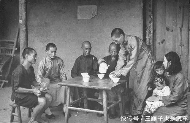 真实|一百年前的农村真实生活老照片,当今的你能呆得了几天