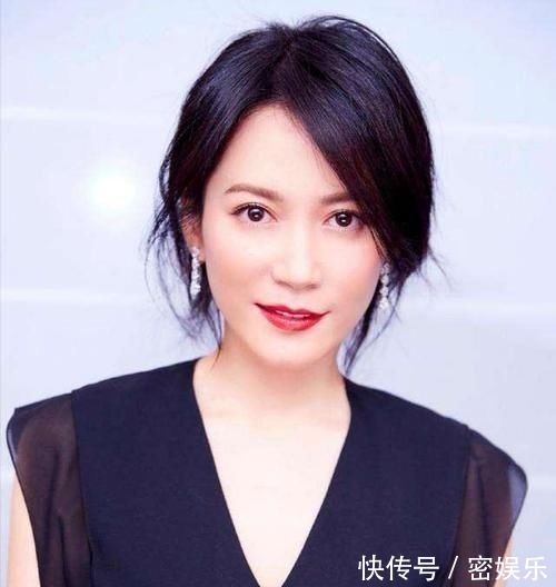 齐刘海 50岁女人别再留齐刘海了,今年流行5种“发型”,显脸小还不挑人