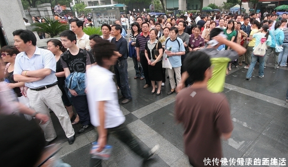 艰辛|考上大专的儿子，要求每月生活费3000，妈妈的一句话，儿子沉默了