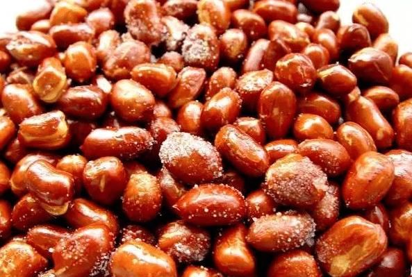 油炸花生米,不能直接用油炸!学会3技巧,酥香可口,不糊不回潮