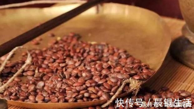 睡眠质量|充足的睡眠才是天然补药，多吃几种食物，能帮助你睡得更香！