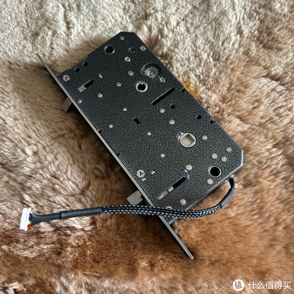 人脸识别|指纹门锁过时了？解放双手的人脸识别智能锁，到家秒开门