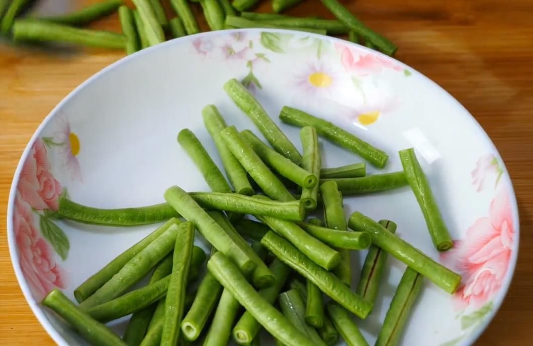  原来面还可以这样煮，豆角焖面，肉香浓郁百吃不腻！