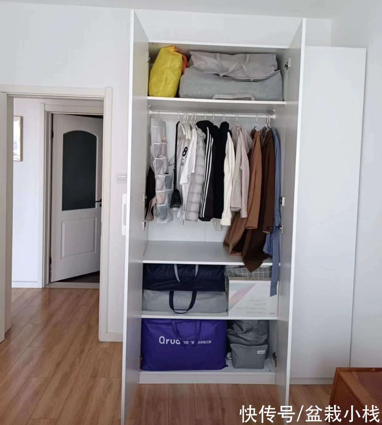 木地板|不吊顶不跟风，95后小两口9万元装65㎡两居室，网友：好精致