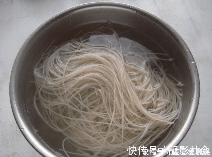粉条|炒粉条,焯水后别直接下锅!多做一步,根根分明,爽滑入味不粘锅