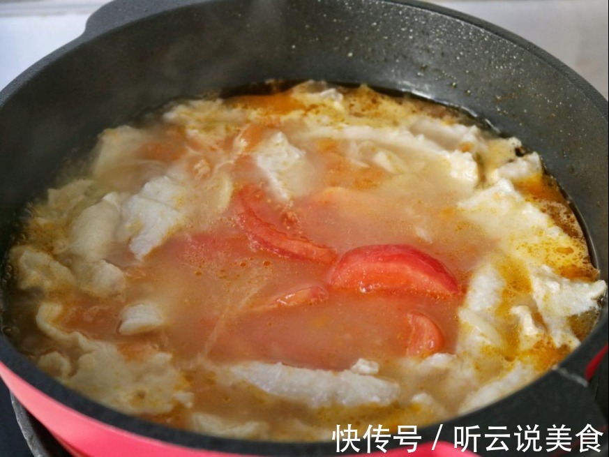 番茄鱼家常做法,鱼片滑嫩如豆腐,汤汁酸爽开胃!