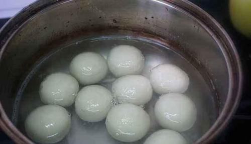 煮速冻汤圆,不要水开了才下锅,教你正确做法,汤圆完整不露馅