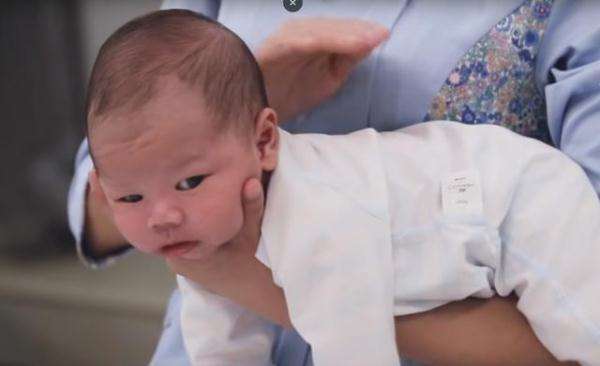 肠绞痛|“抱着呼呼睡放下立马醒”,宝宝“落地醒”是咋回事,教家长应对