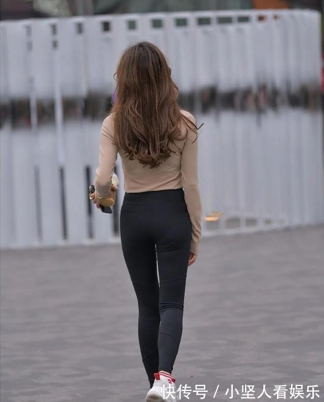 王者|曾经的“王者”归来,小黑裤横扫街头,爱美女士也不再淡定