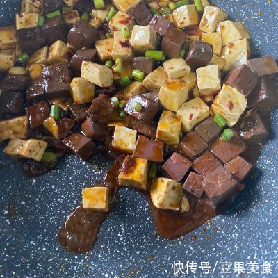 肉末|肉末双色豆腐这样做百吃不腻，吃1次不过瘾