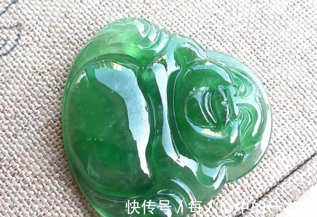 佛公 不知道怎么选翡翠佛公只要记住这几个方面,就能选到品质好的!