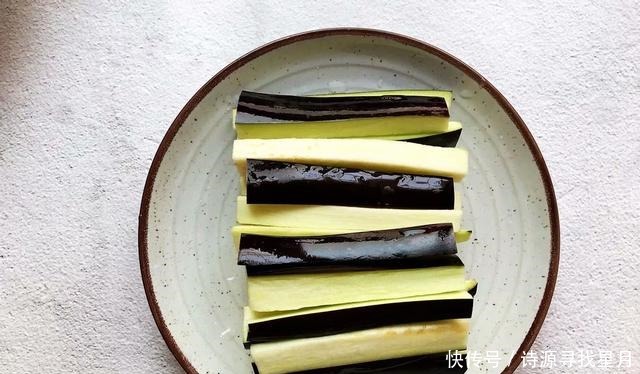 入夏后这个菜要多吃,维C是苹果的6倍,1块钱一斤,太值了!