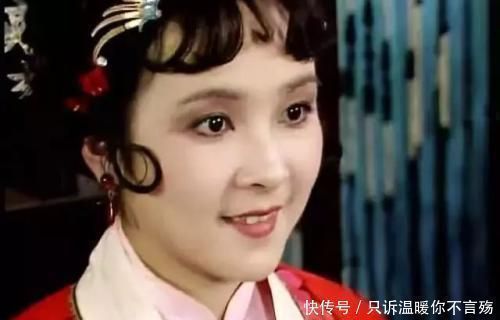 薛家$穿上了凫靥裘的薛宝琴,为啥黯然退场?史湘云说出令人尴尬的真相