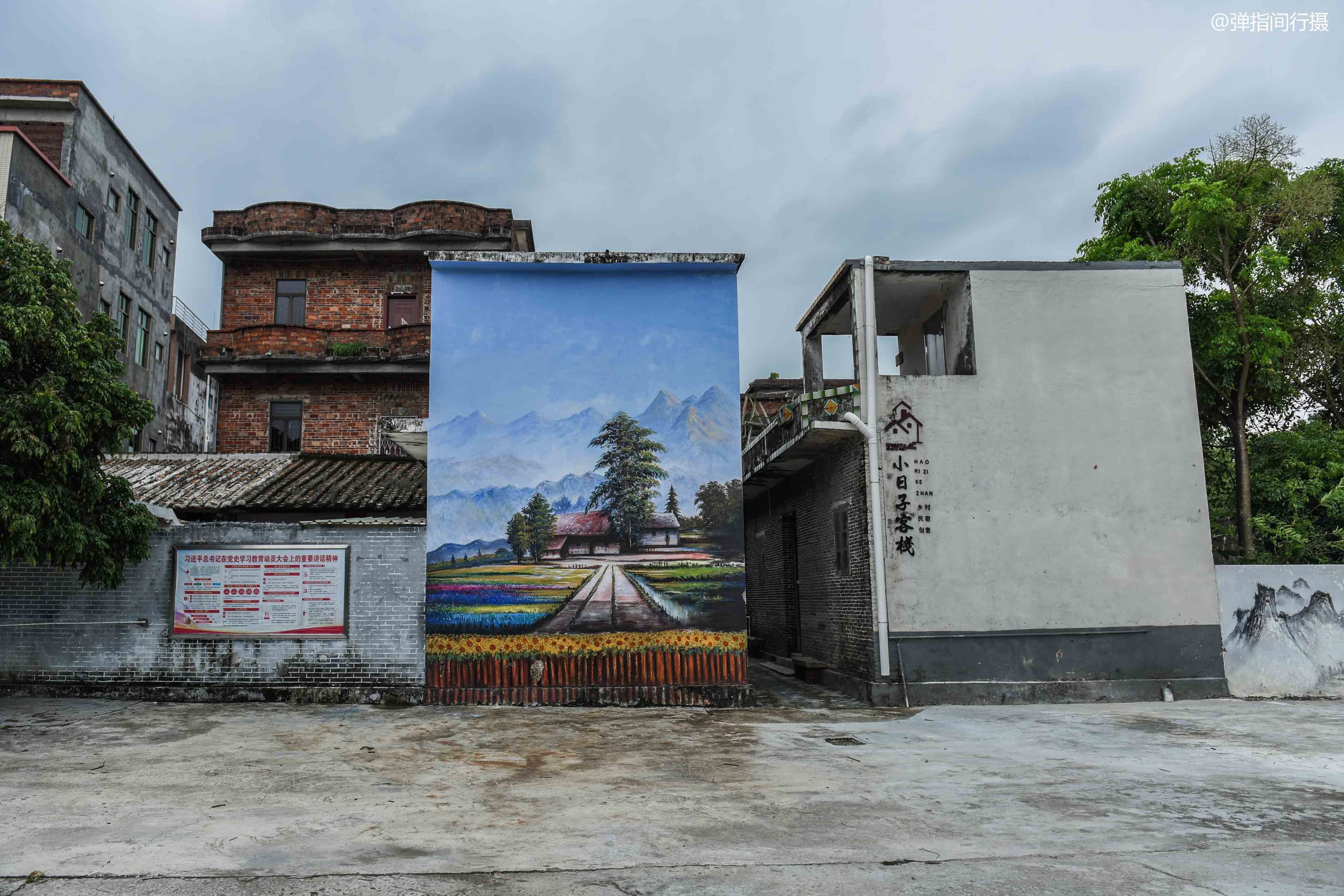 大师@绘画大师出于寒门，幼时曾撕邻居家对联画画，如今作品每平尺28万