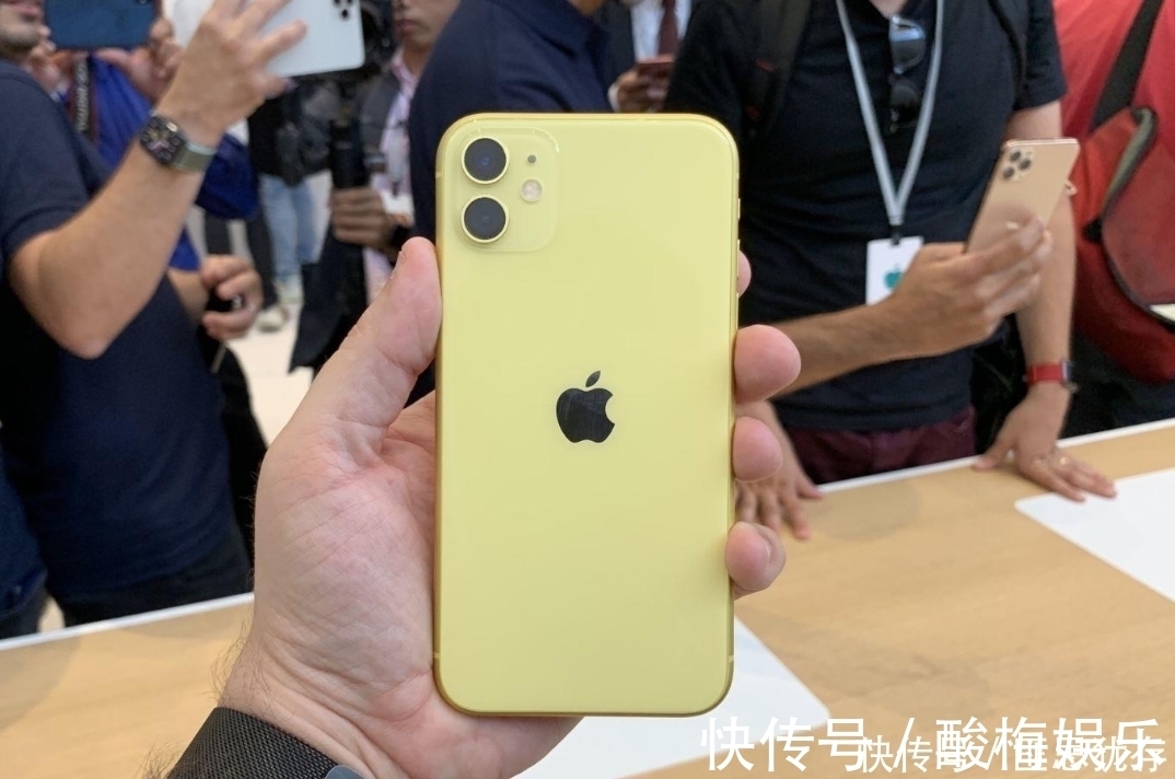 从5999到4299元，这款疯狂跳水的iPhone手机，现在还值得入手吗？