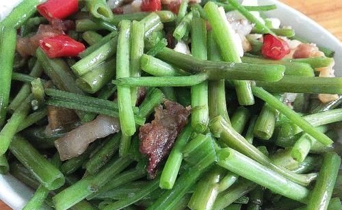 钙是番茄12倍，通便解毒除口臭，和五花肉一炒，香嫩爽脆超下饭