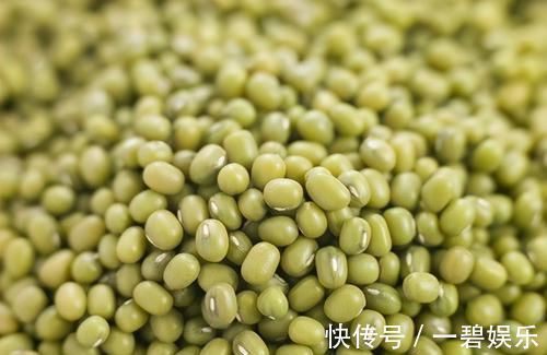 维生素c|人到中年想长寿，要多吃3种食物，能够软化血管，延缓衰老