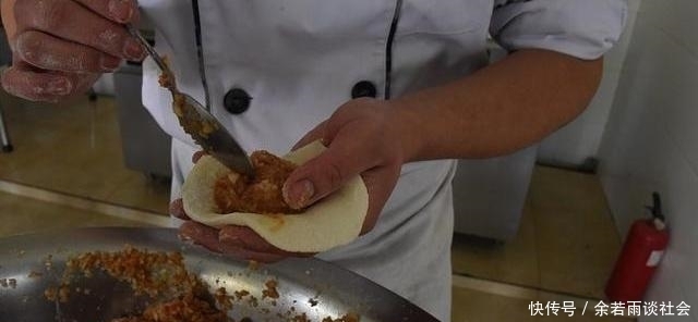  蒸馒头，蒸包子我只服兵哥哥！瞧这面发的，佩服！