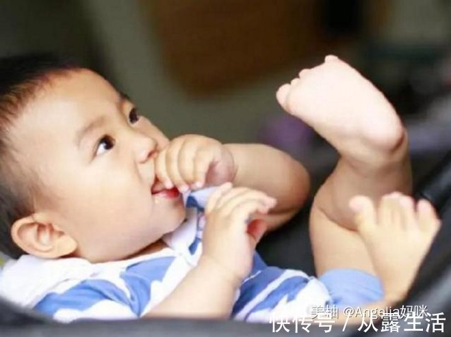 陪伴|婴儿谁带就跟谁亲?孩子建立依赖感也有“黄金期”,错过很难弥补