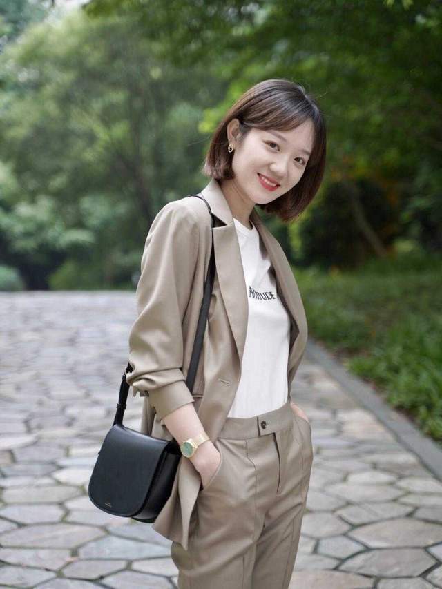 小个子|扔掉紧身裤吧!今年流行这几款,小个子初秋可以这样穿,百搭舒适