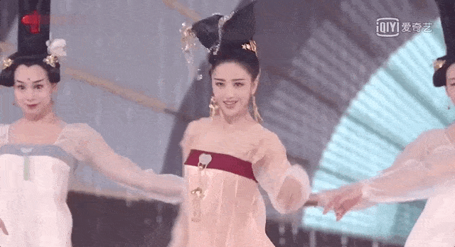 我要看到佟丽娅、金晨和孟美岐同台b美人计 | 孟美岐