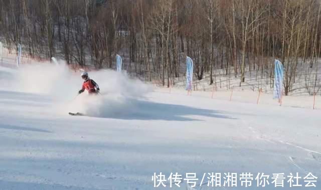 鹤岗|第十五届省运会雪上项目赛事高山滑雪比赛结束