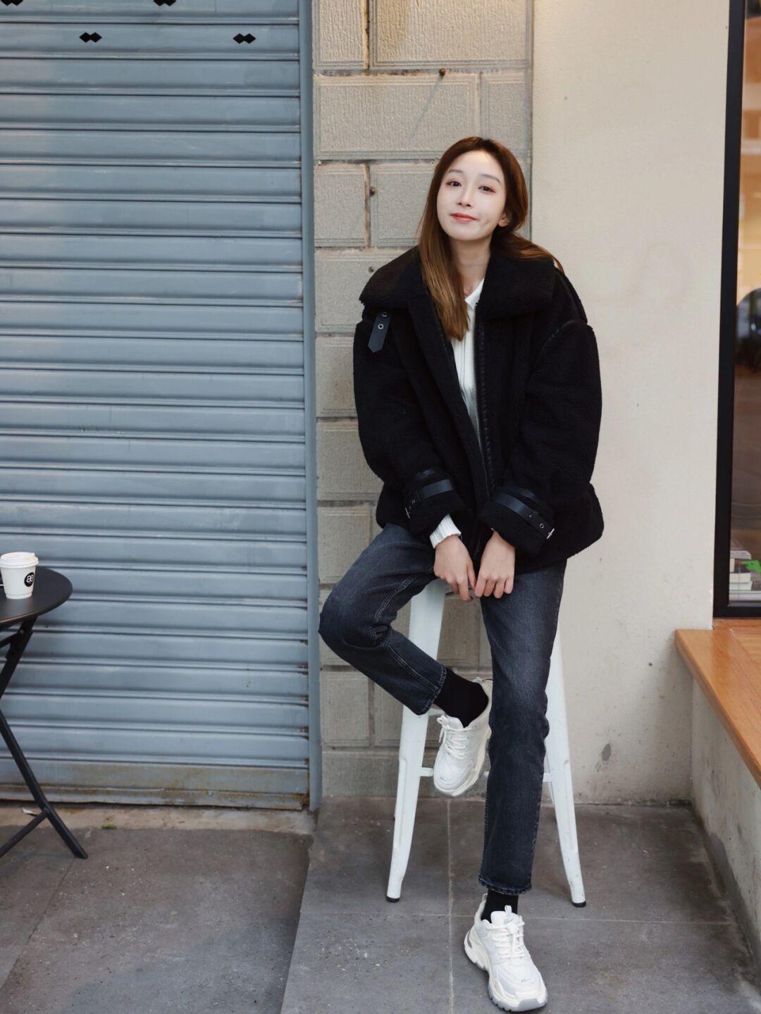 羊羔绒外套 软糯舒适的衣服又该安排起来了,这3款羊羔绒外套,冬天的味道