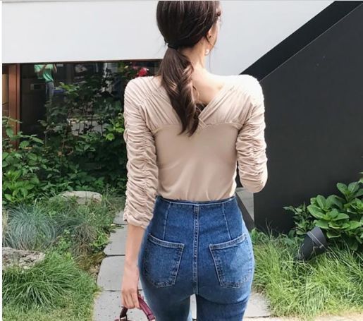 女人们|高腰喇叭牛仔裤，穿出修长的腿部线条，让你更有魅力