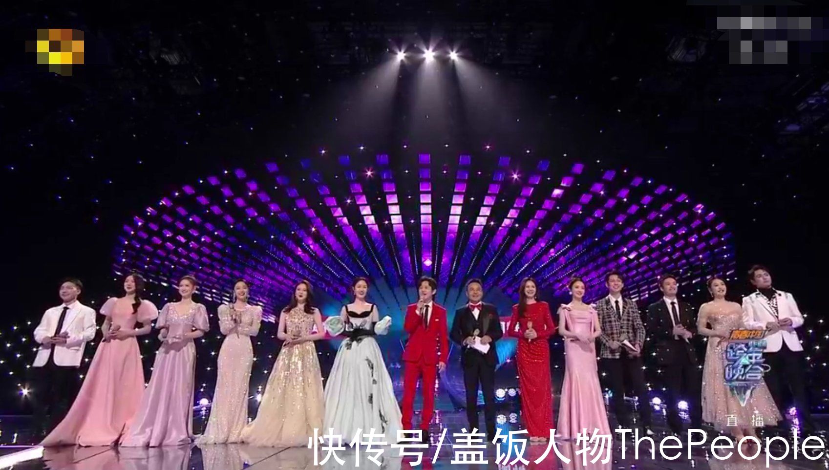 “南北”双台跨年：唐嫣美艳、王鸥抢镜，杨幂眼妆像“发光眼屎”