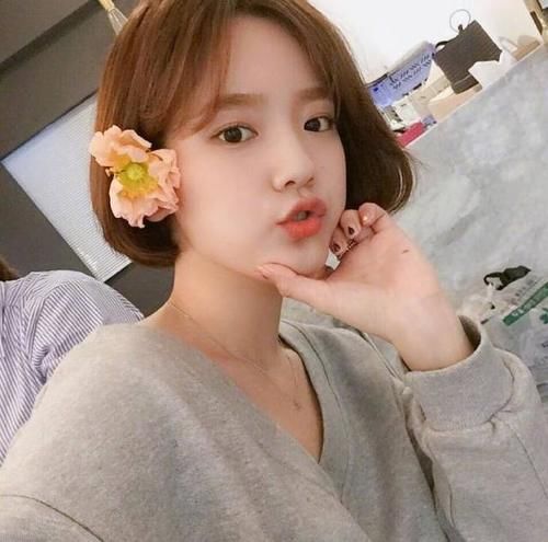 脸大脖子短，适合什么发型？