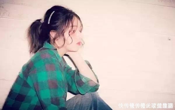 空气|绑头发不能太死板,现在流行的“空气坠”扎发!