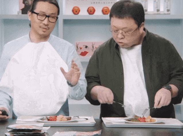 孩子|“吃你牛排怎么了”，熊孩子强要邻座牛排，女子霸气做法众人称赞