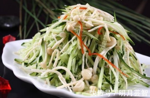 黄瓜|金针菇配一宝,少往医院赶,常吃此菜美白瘦身,令肌肤水润有弹性