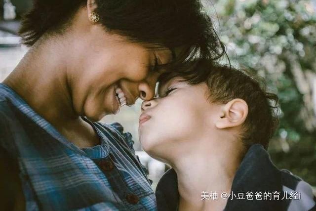 喜欢“啃指甲”的孩子,长大后会变成啥样医生逃不过两个结局