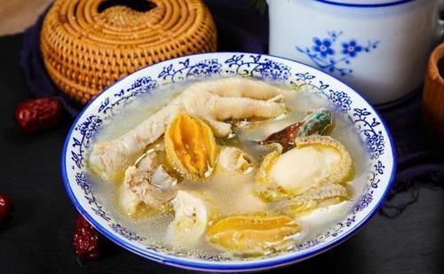  煲汤什么时候放盐？先放还是后放？大厨：都不对，这样放才好喝