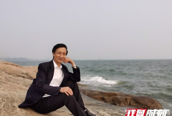 老年|行吟诗刊丨毕俊厚:这人间的蜃景 让我变得结结巴巴