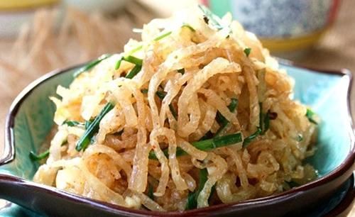 每一口都是那么香那么鲜的年夜饭，一道道端上桌，家人抢着吃！