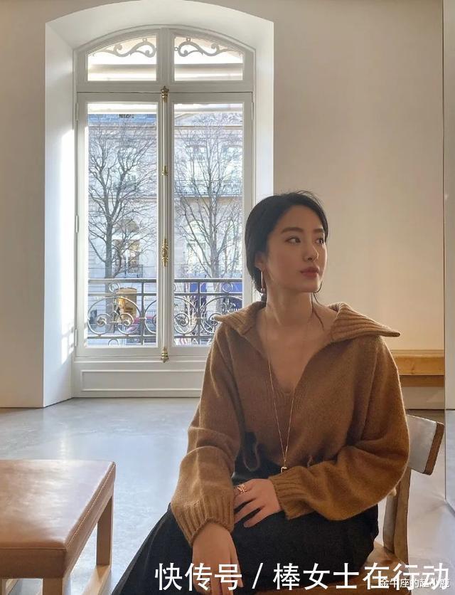 高级|秋冬季,毛衣就买这3个高级色,显白还减龄,穿几年都不过时