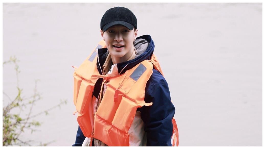 到底是黄磊心太大还是何炅大惊小怪?张艺兴和彭彭的做法一目了然